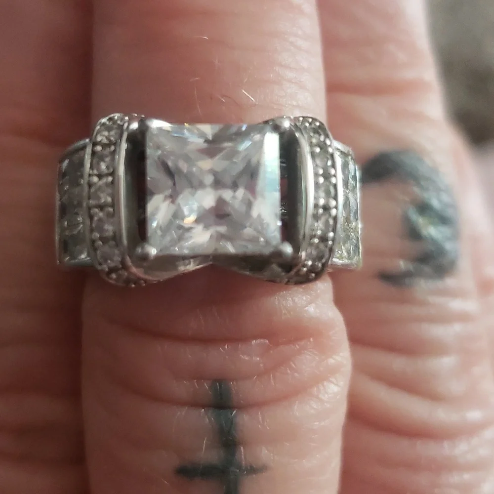 Ring - Picture 5 of 6